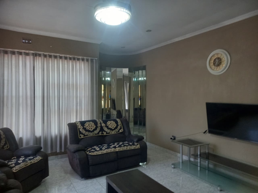 5 Bedroom Property for Sale in Manzil Park North West
